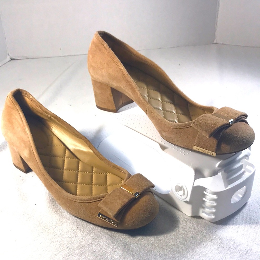 Michael Kors Kiera Tan Logo Bow Suede Slip On Chunky Heel Round Toe Pumps Shoes